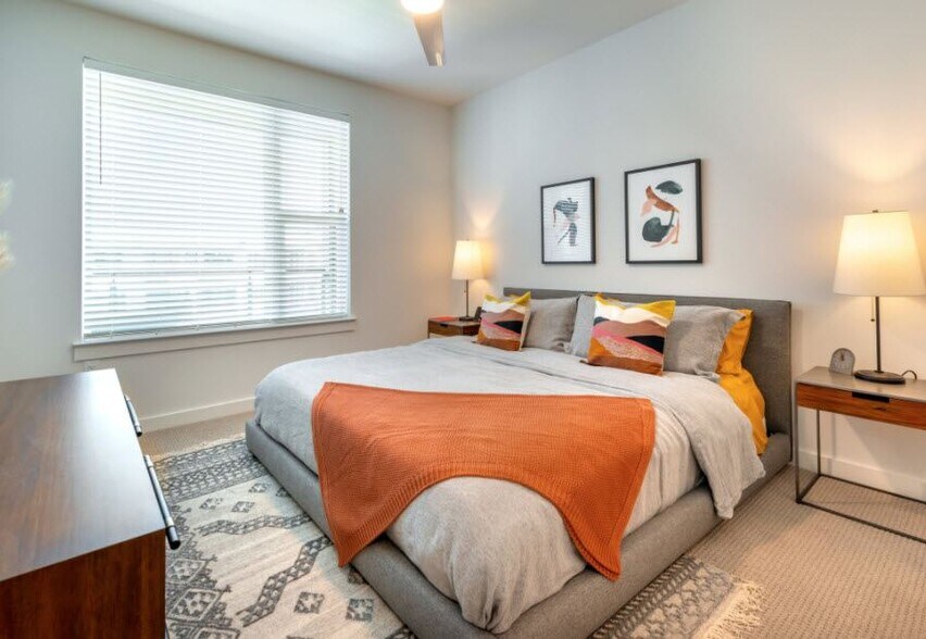 More Photos Of 411 W Commerce St, Dallas Apartments For Lease