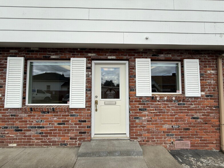 More Photos Of 1363-1367 Commercial St SE, Salem Office For Lease