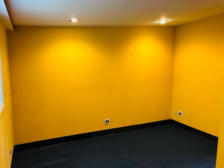 More Photos Of 23 Skillman St, Roslyn Flex For Lease