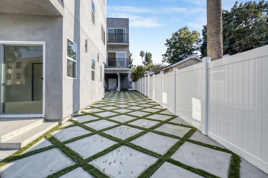 More Photos Of 10828 Hesby St, North Hollywood Apartments For Sale