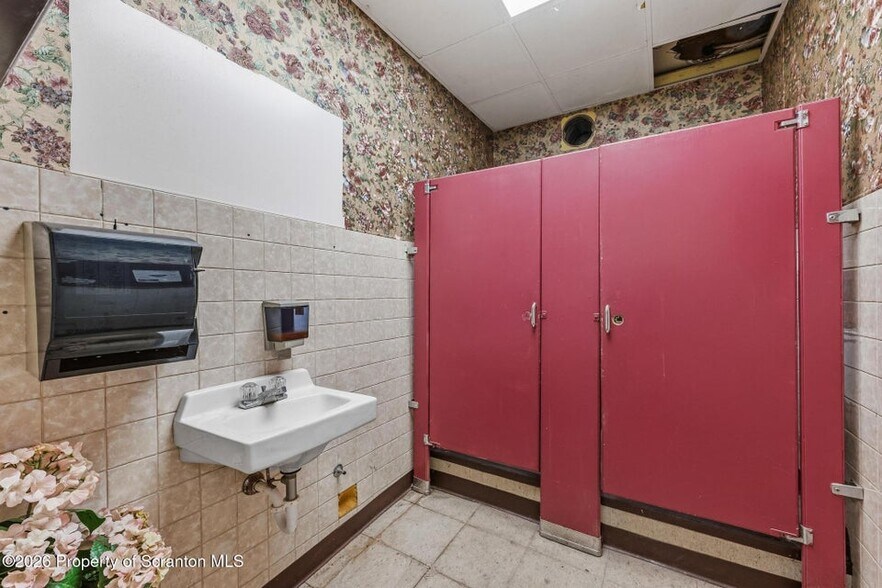 More Photos Of 115 Main St, Dickson City Religious Facility For Lease