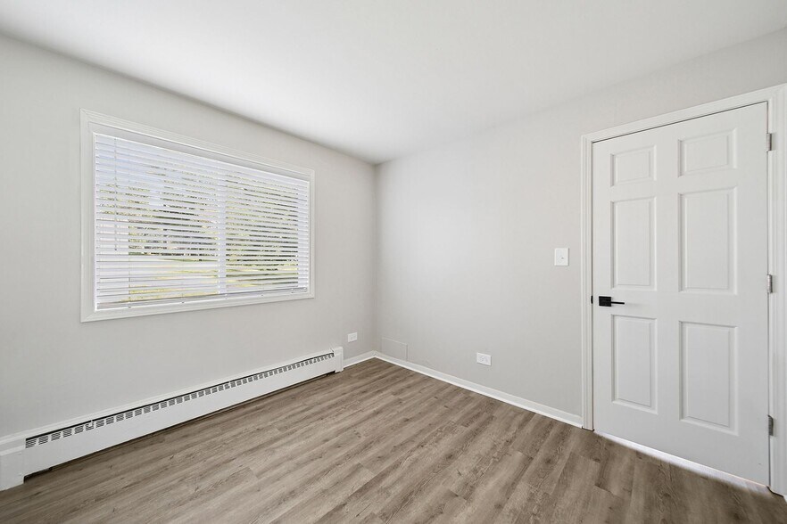 More Photos Of 211 N Lincolnway, North Aurora Apartments For Sale