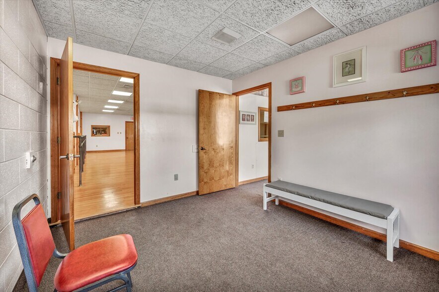 More Photos Of 170-212 N Plains Industrial Rd, Wallingford Light Manufacturing For Sale
