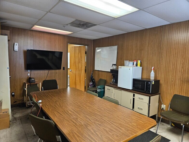 More Photos Of 68 Harrison St, Gloversville Distribution For Sale