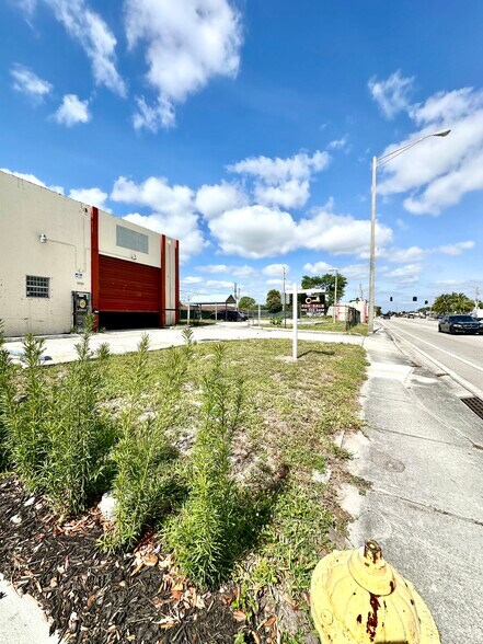 More Photos Of 5500-5532 Pembroke Rd, Hollywood Freestanding For Sale