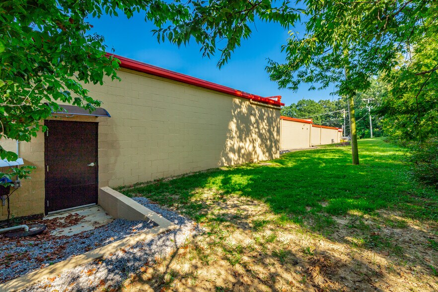 More Photos Of 3703 Taft Hwy, Signal Mountain Storefront For Sale