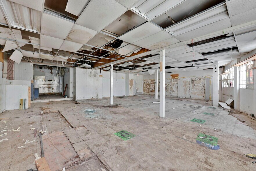 More Photos Of 142 Dickinson St, Springfield Flex For Sale