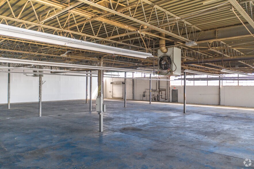 More Photos Of 170 Allen Blvd, Farmingdale Warehouse For Lease