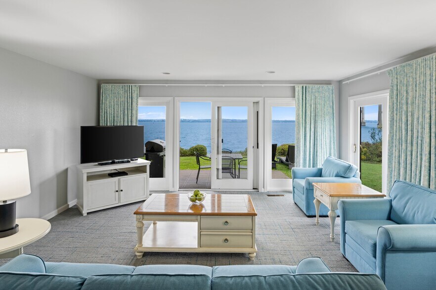 More Photos Of 150 Bay View Dr, Jamestown Hotel For Sale