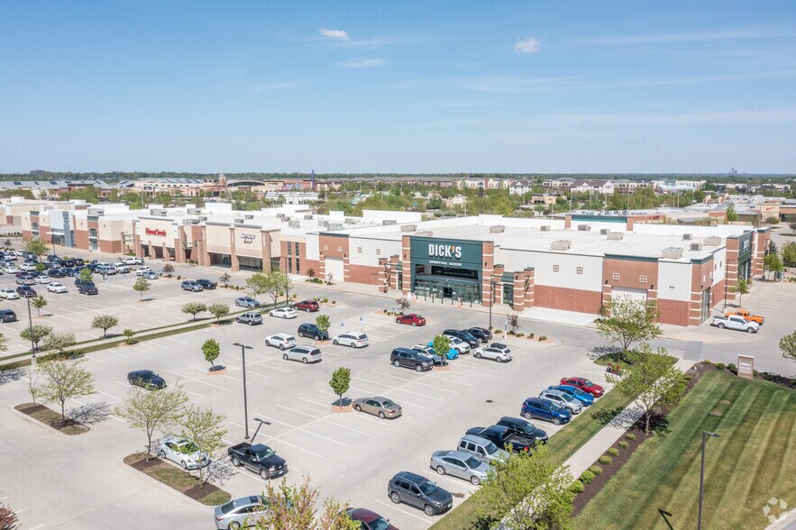 More Photos Of 320 S Jordan Creek Pky, West Des Moines General Retail For Sale