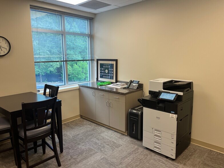 More Photos Of 8 Southern Oaks Ct, Savannah Office For Lease