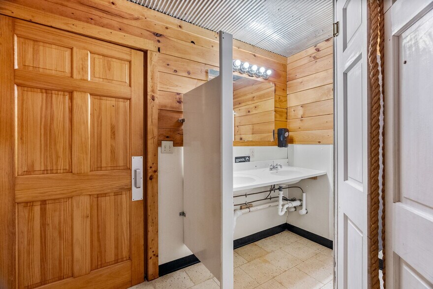 More Photos Of 3801 Happy Bend Rd, Atkins Restaurant For Sale