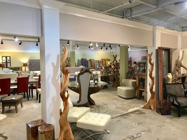 More Photos Of 156 S Main St, High Point General Retail For Lease