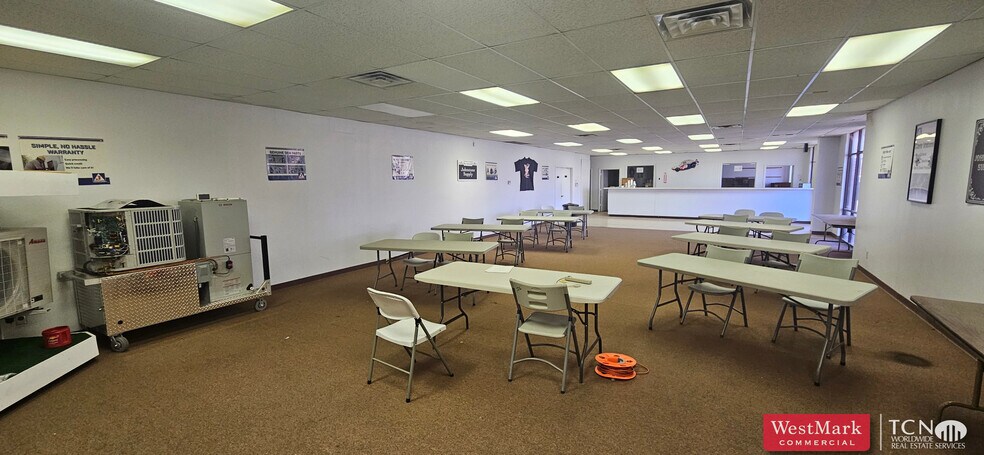 More Photos Of 6035 45th St, Lubbock Showroom For Lease