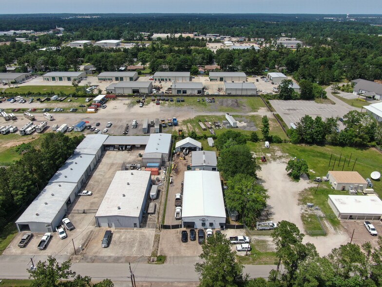More Photos Of 508 Bryant Rd, Conroe Manufacturing For Sale