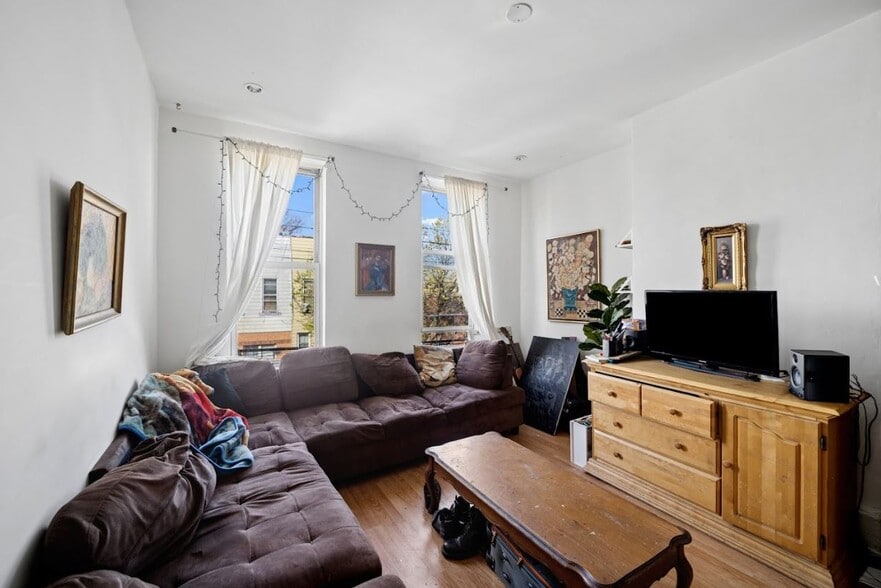 More Photos Of 552 Grandview Ave, Ridgewood Storefront For Sale