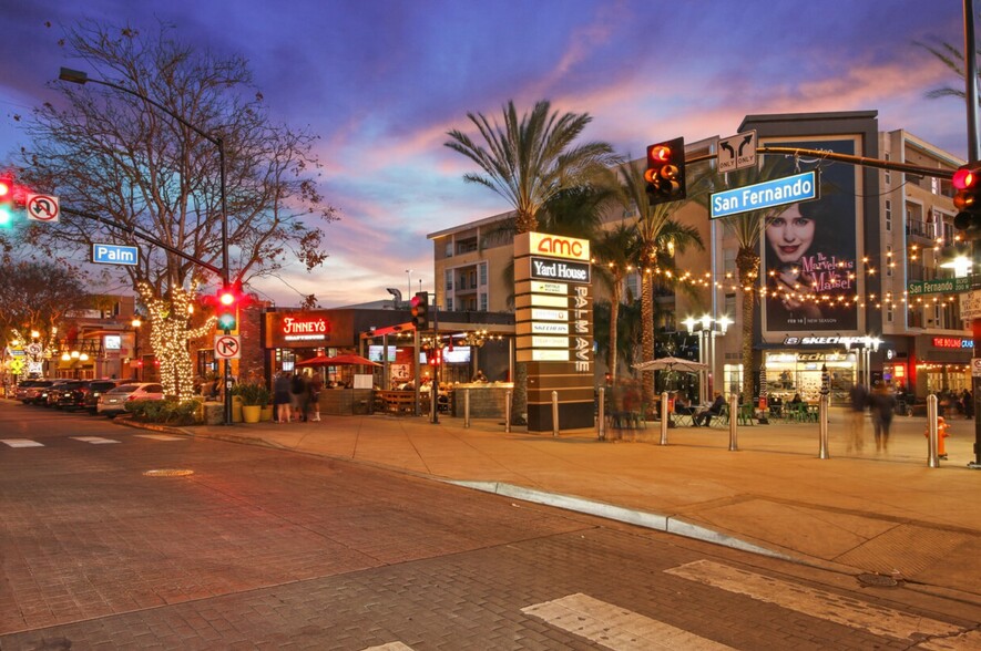 Primary Photo Of 150 N Palm Ave, Burbank Restaurant For Lease