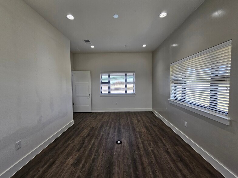 More Photos Of 230 Klattenhoff Ln, Hutto Office For Lease