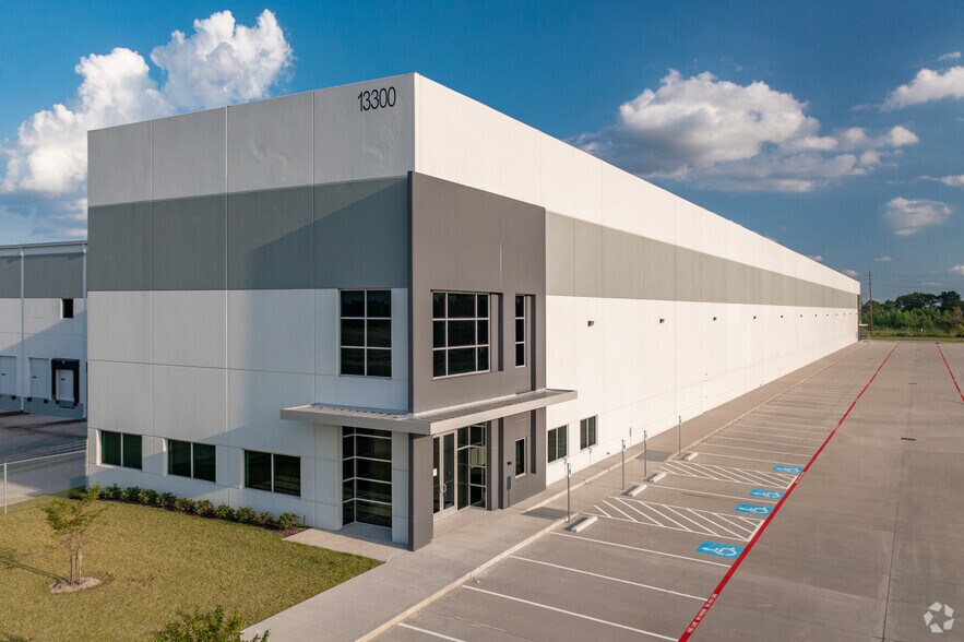 Primary Photo Of 13300 John F Kennedy Blvd, Houston Distribution For Lease