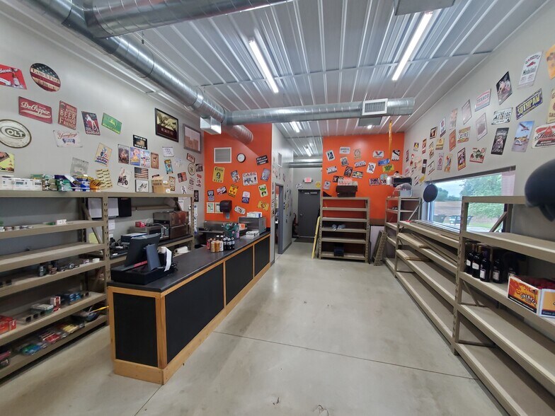 More Photos Of 1579 E Wyandot Ave, Upper Sandusky General Retail For Sale