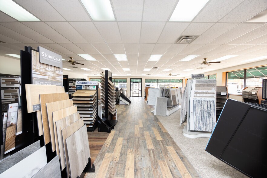 More Photos Of 300 W Grand Ave, Ponca City Freestanding For Sale