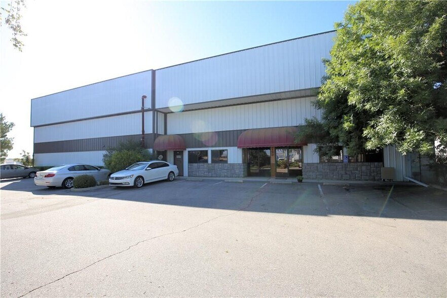 More Photos Of 3150 Propeller Dr, Paso Robles Airplane Hangar For Sale