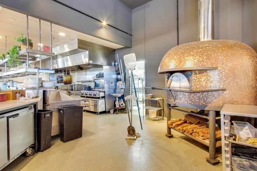 More Photos Of 3552 Market Ln, Kenosha Restaurant For Sale