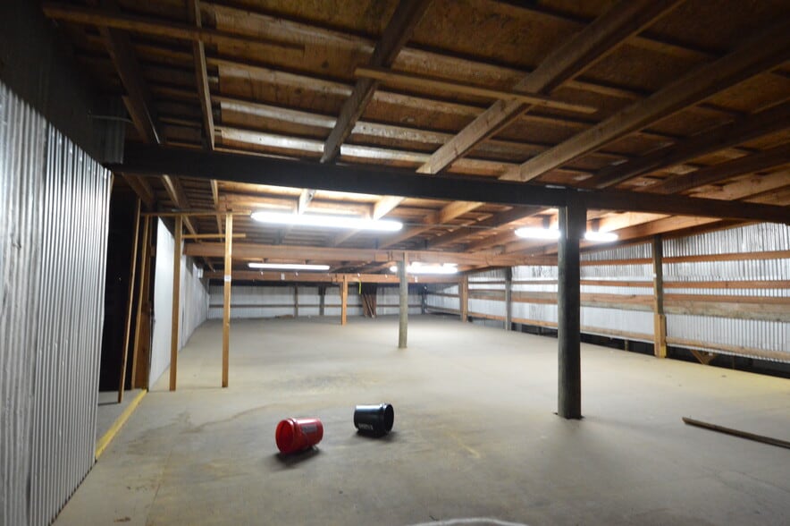 More Photos Of 239 Jones Rd, Jacksonville Warehouse For Lease