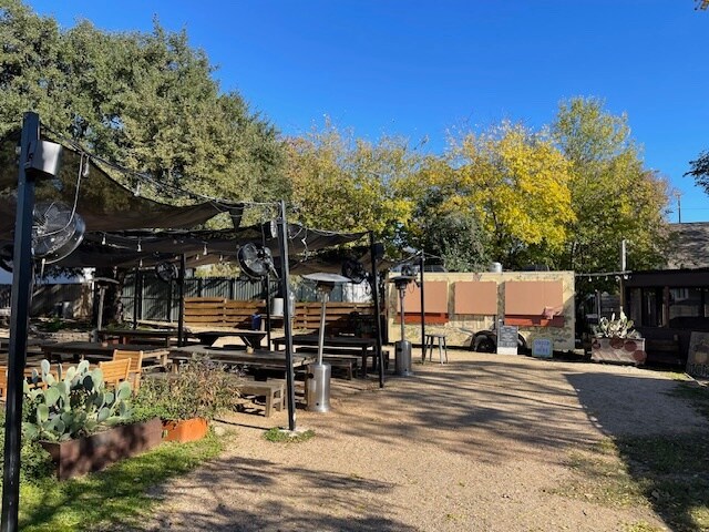 More Photos Of 1309 Rosewood Ave, Austin Restaurant For Lease