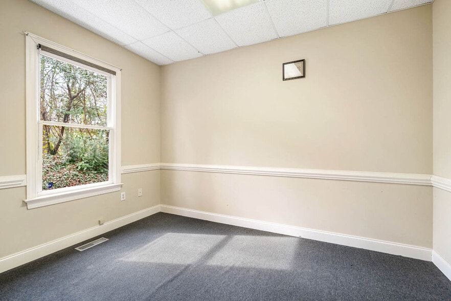 More Photos Of 130 Salem Towne Ct, Apex Office For Sale