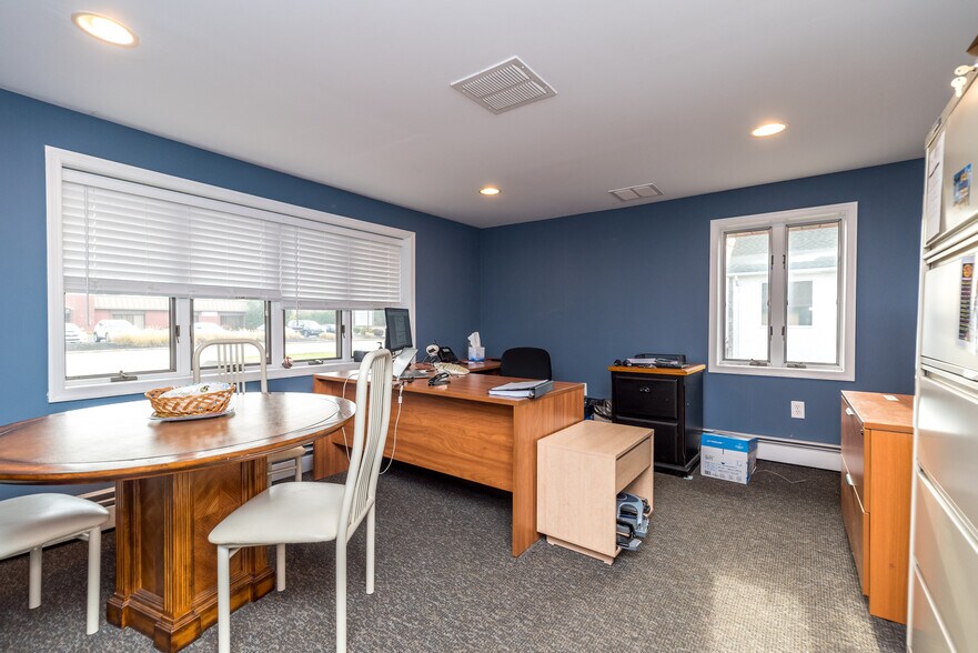 More Photos Of 2028 N Broad St, Colmar Office For Lease