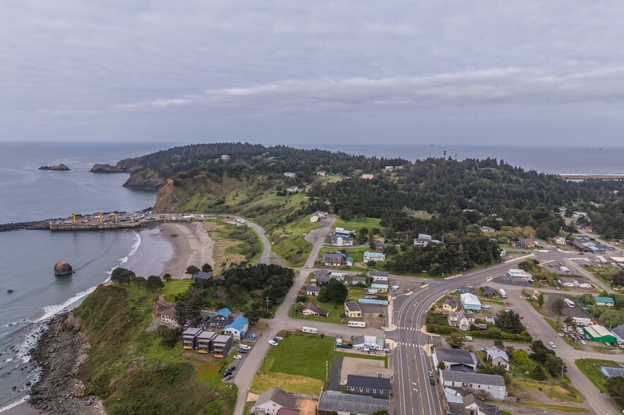 More Photos Of 259 6th St, Port Orford Restaurant For Sale