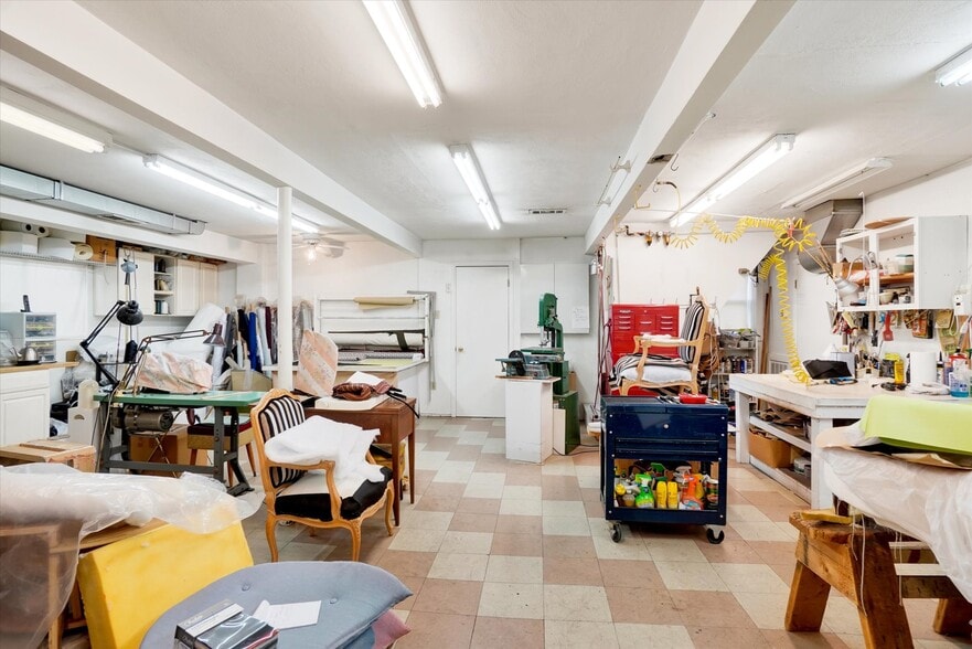 More Photos Of 2553 Roosevelt Ave, York Flex For Sale