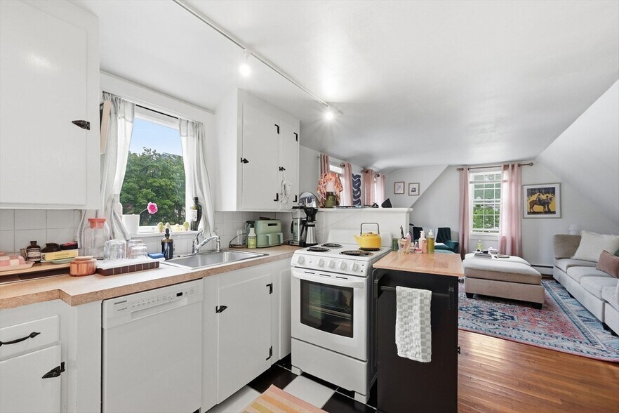 More Photos Of 53 School St, Hyannis Apartments For Sale