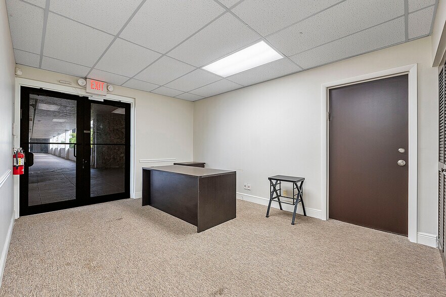 More Photos Of 2699 Stirling Rd, Fort Lauderdale Office For Sale