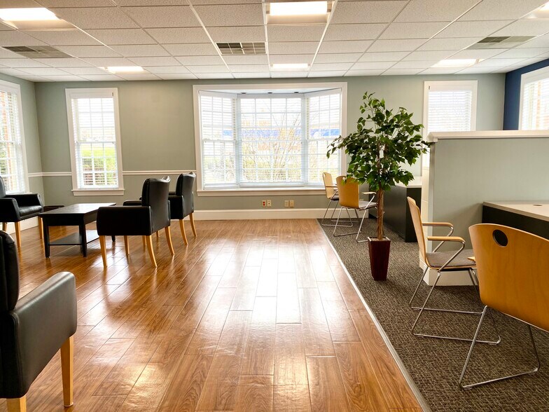More Photos Of 156 E Market St, Martinsville Office Residential For Lease