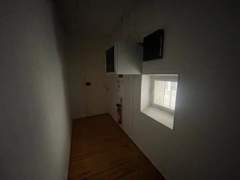 More Photos Of 21 Rue Viète, Paris Office For Sale