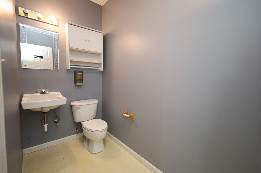 More Photos Of 3470 N Valdosta Rd, Valdosta Office For Lease