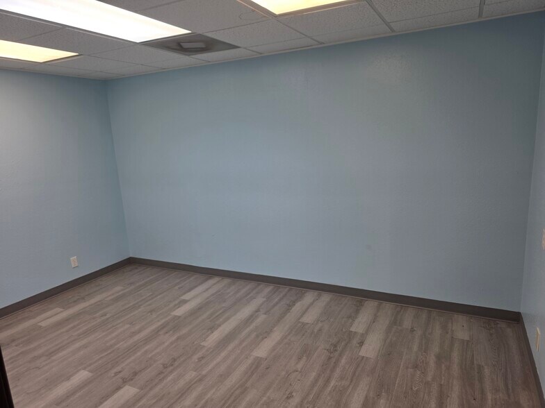 More Photos Of 8201-8207 Roughrider Dr, Windcrest Office For Lease