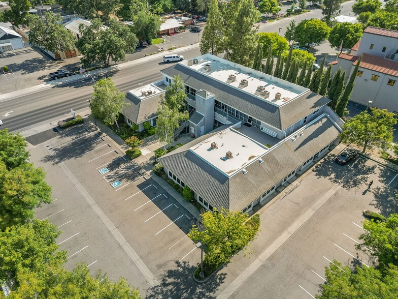 More Photos Of 250 W Main St, Woodland Office For Lease