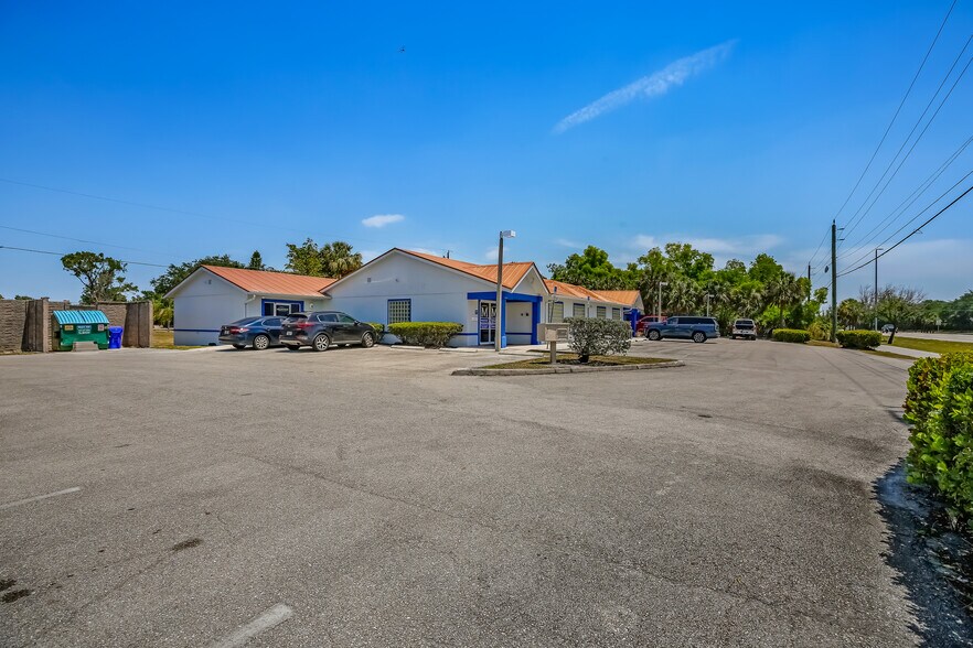 More Photos Of 13214 Palm Beach Blvd, Fort Myers Medical For Sale