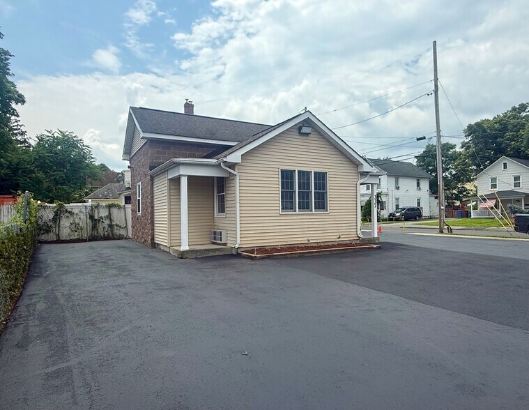 More Photos Of 337 Broadway, Kingston Freestanding For Lease