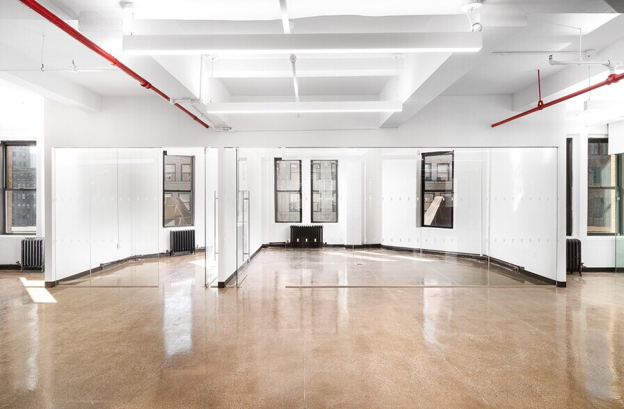 More Photos Of 251 W 39th St, New York Office For Lease