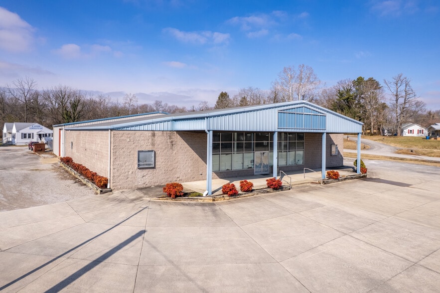 More Photos Of 25 Woodbury Hwy, Manchester Freestanding For Lease