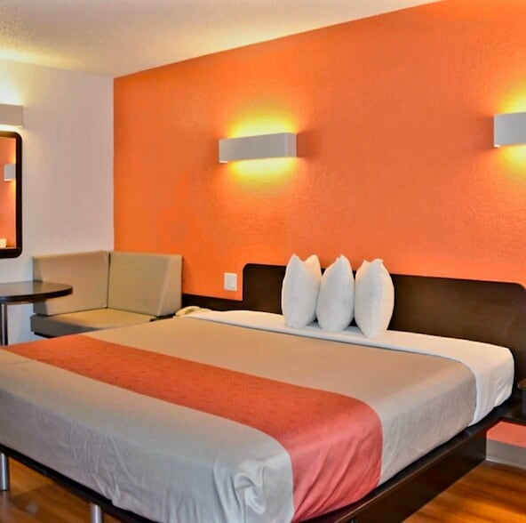 More Photos Of 120 Robert L Edenfield Dr, Kingsland Hotel For Sale