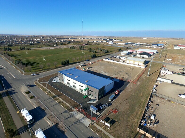 More Photos Of 3233 30 St N, Lethbridge Warehouse For Lease