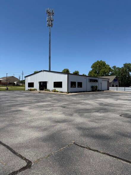 More Photos Of 1665 W Legacy Dr, Duncan Flex For Sale