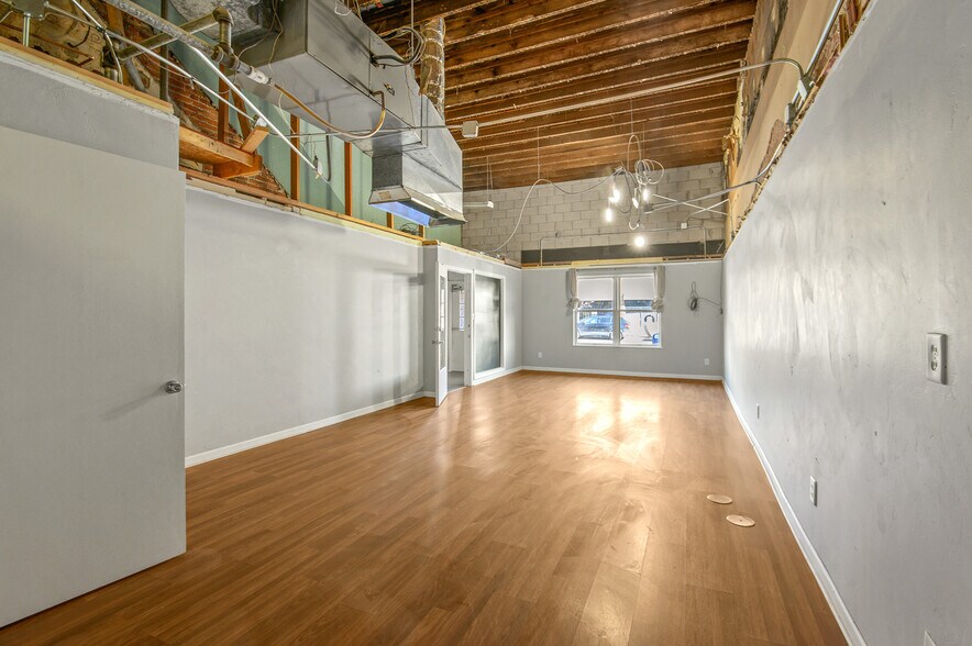 More Photos Of 321 Main Ave, De Pere Storefront Retail Office For Sale