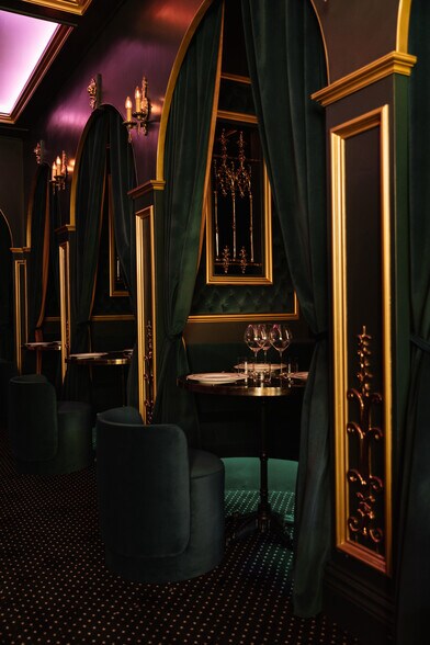 More Photos Of 8947 W Sunset Blvd, West Hollywood Restaurant For Lease