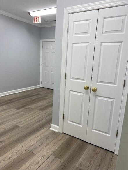 More Photos Of 8402 Six Forks Rd, Raleigh Office For Lease